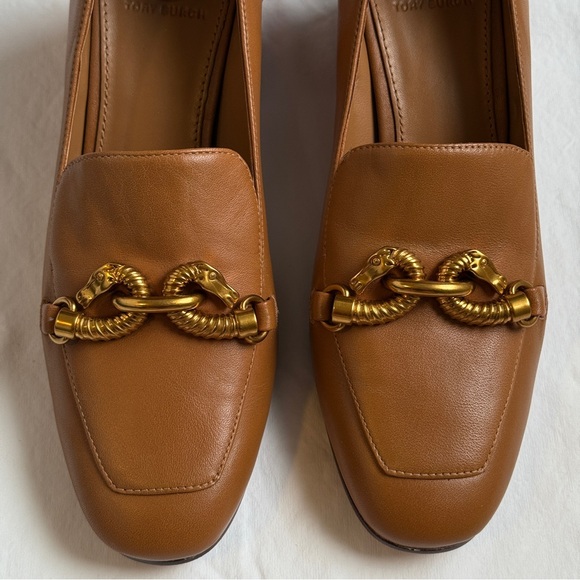 Tory Burch Tan Leather Loafers with Gold Chain - Picture 4 of 8